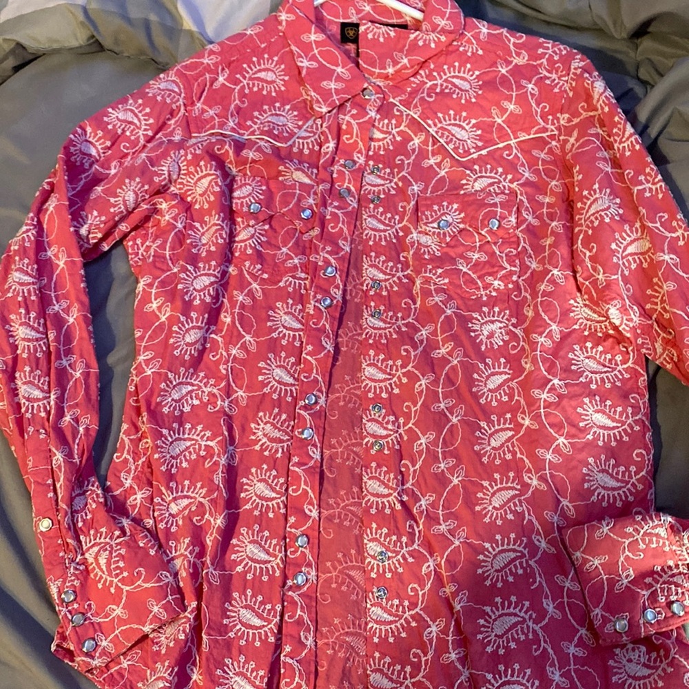 5/25$ ariat vintage button up